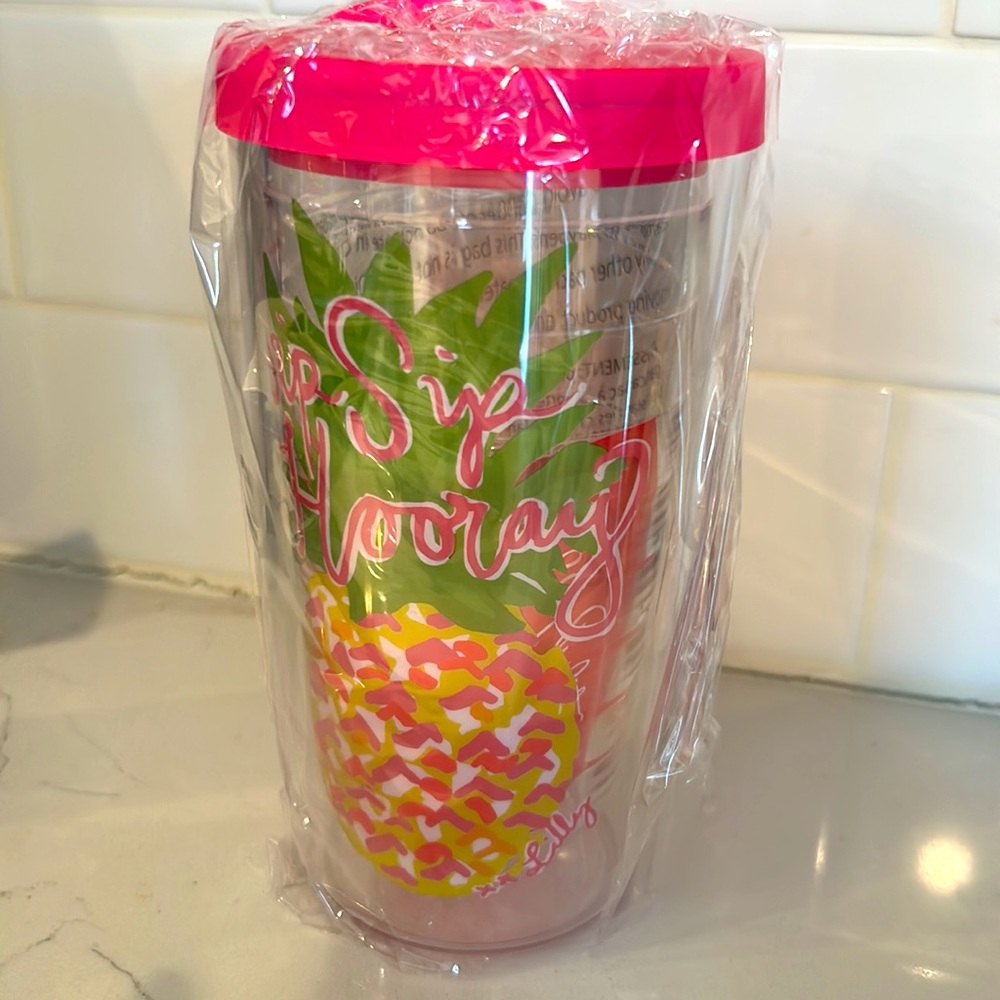 NWT Lilly Pulitzer pineapple “sip sip horray” plastic tumbler pink lid